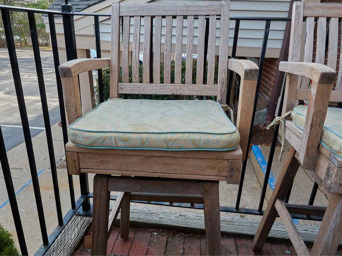 Pair of Gloster Outdoor Swivel Bar Stools in Teak