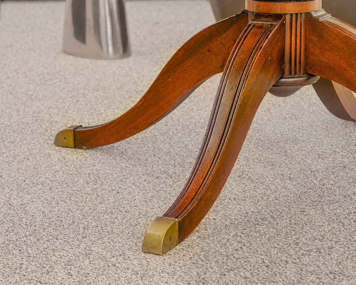 Mahogany Renter's Accent Table with Pedestal Base