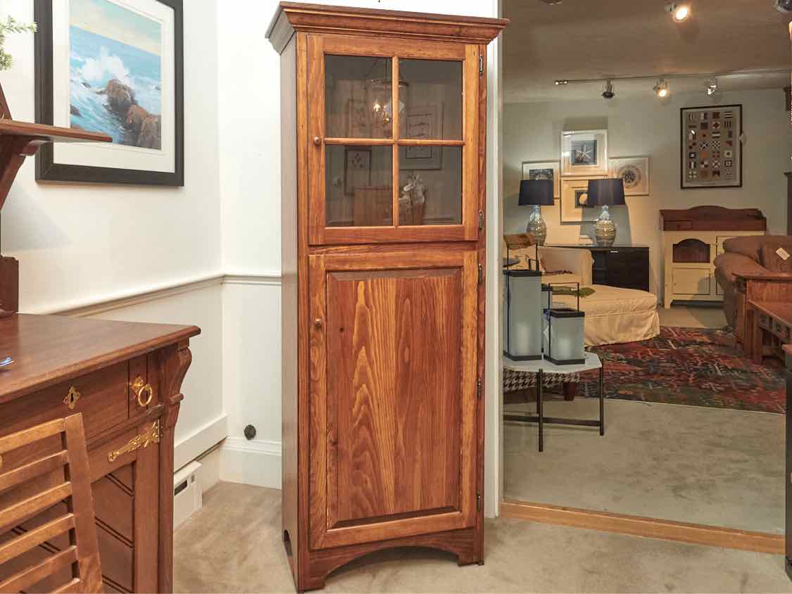 Heart Land  Fir Hutch /Display Cabinet with Glass Pane Door
