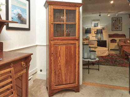 Heart Land  Fir Hutch /Display Cabinet with Glass Pane Door
