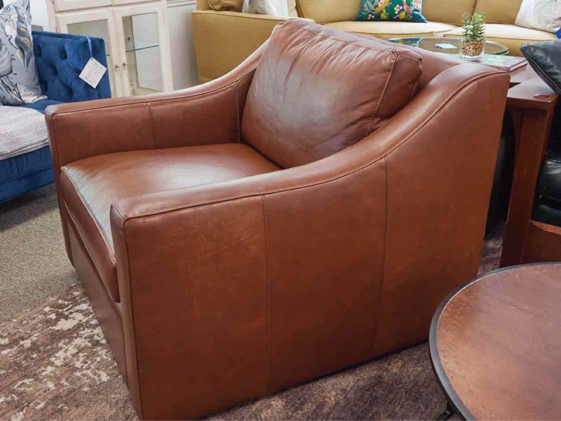 Camden Collection Logan Canyon Slope Arm Swivel Club Chair in Brown Leather
