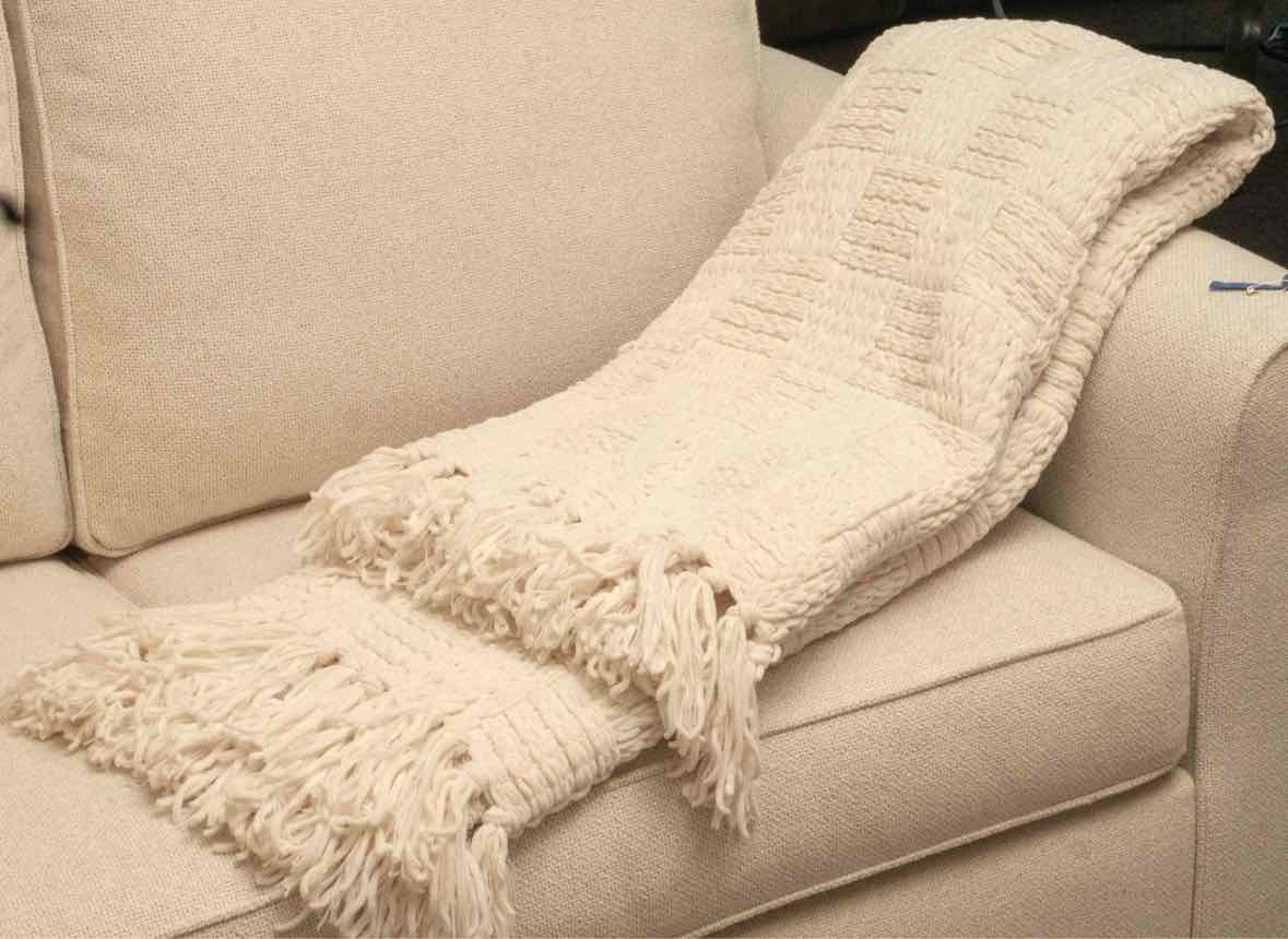 Artelier Nicole Miller Ivory Knit Throw With Tassels