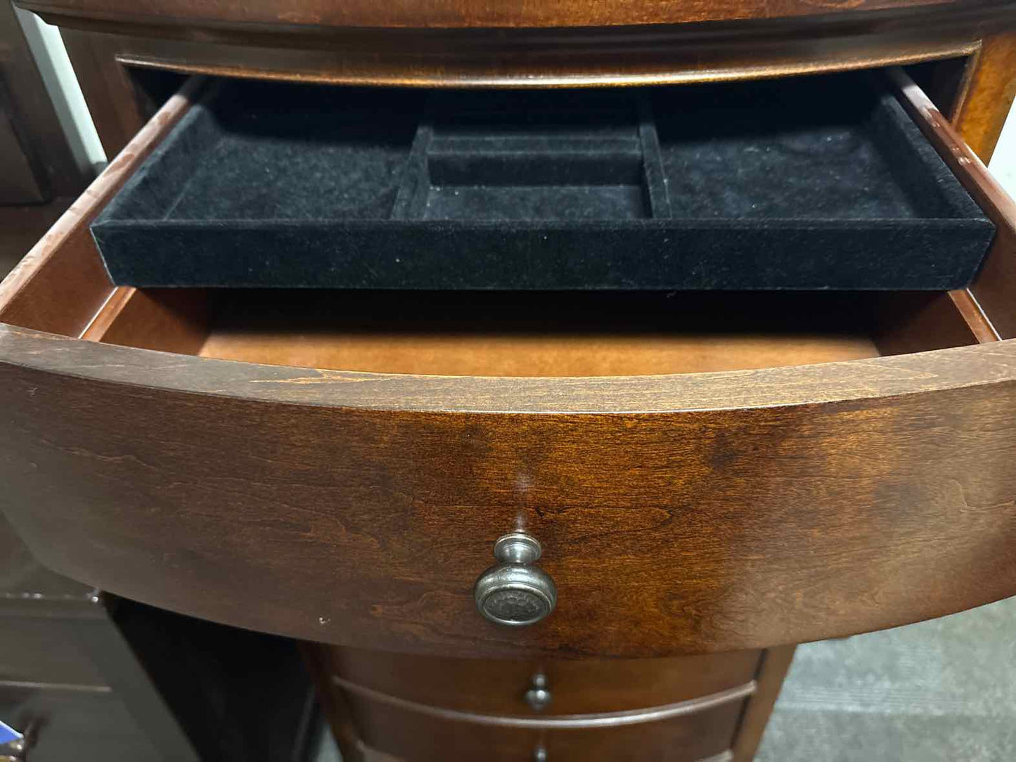 Universal Furniture 6-Drawer Lingerie Chest