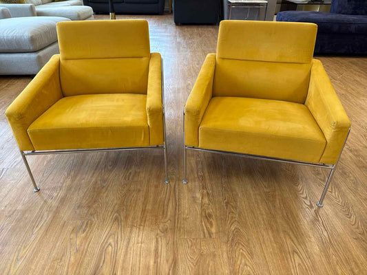 Fritz Hansen Pair of Series 3300 'Easy' Chairs by Arne Jacobsen