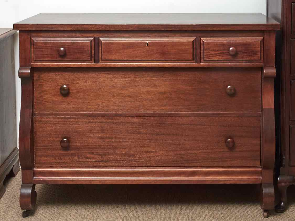 Sligh Mahogany Empire Style 5 Drawer Chest On Casters