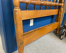 Pair of Ethan Allen Maple 4-Poster Twin Beds