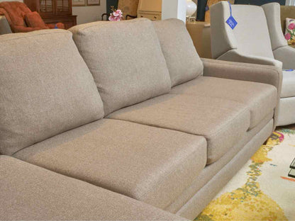Bassett 'Carolina' 2 Piece Sectional with Chaise