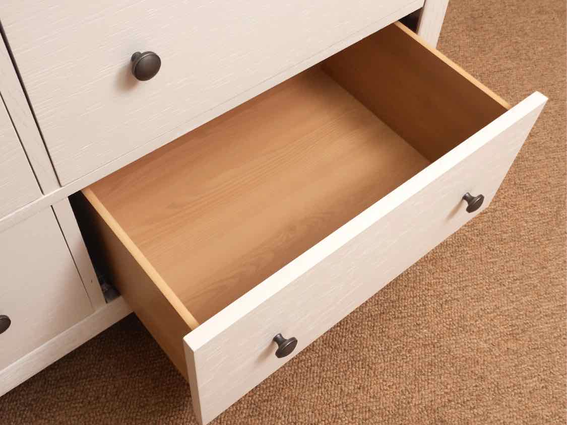 Vaughan Bassett  White Finish Fundamentals 6 Drawer Dresser