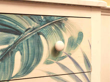 White Finish With Leaf Motif Decor 3 Drawer Chest