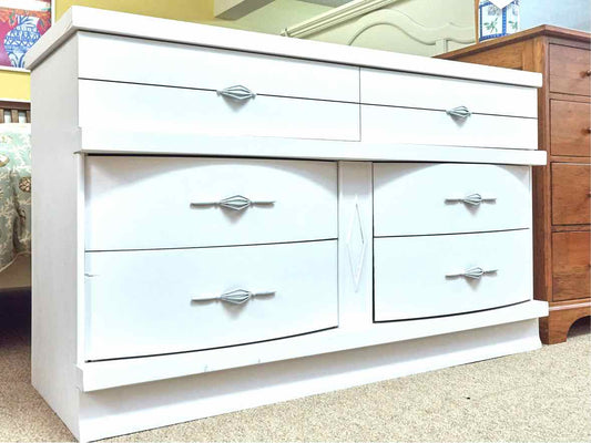 Harmony House 6 Drawer Dresser in Wildwood White Finish with Metal Pulls