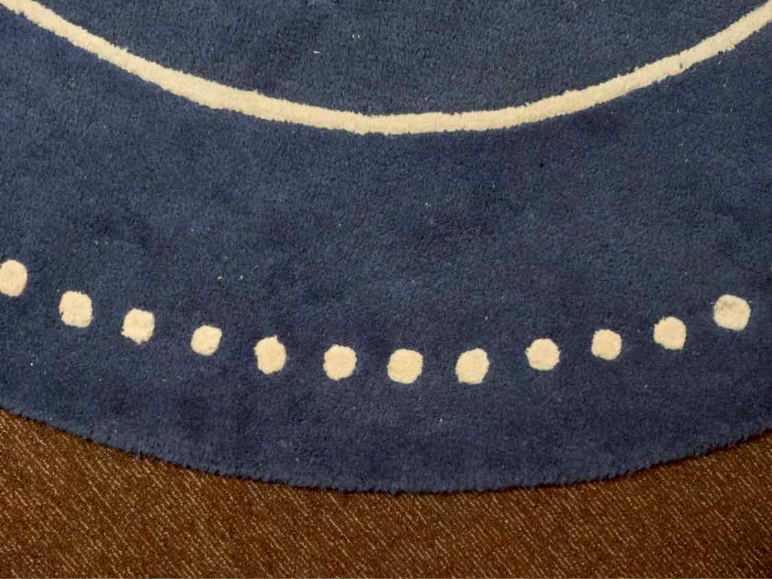 Safavieh Round Area Rug in Navy Blue & Ivory