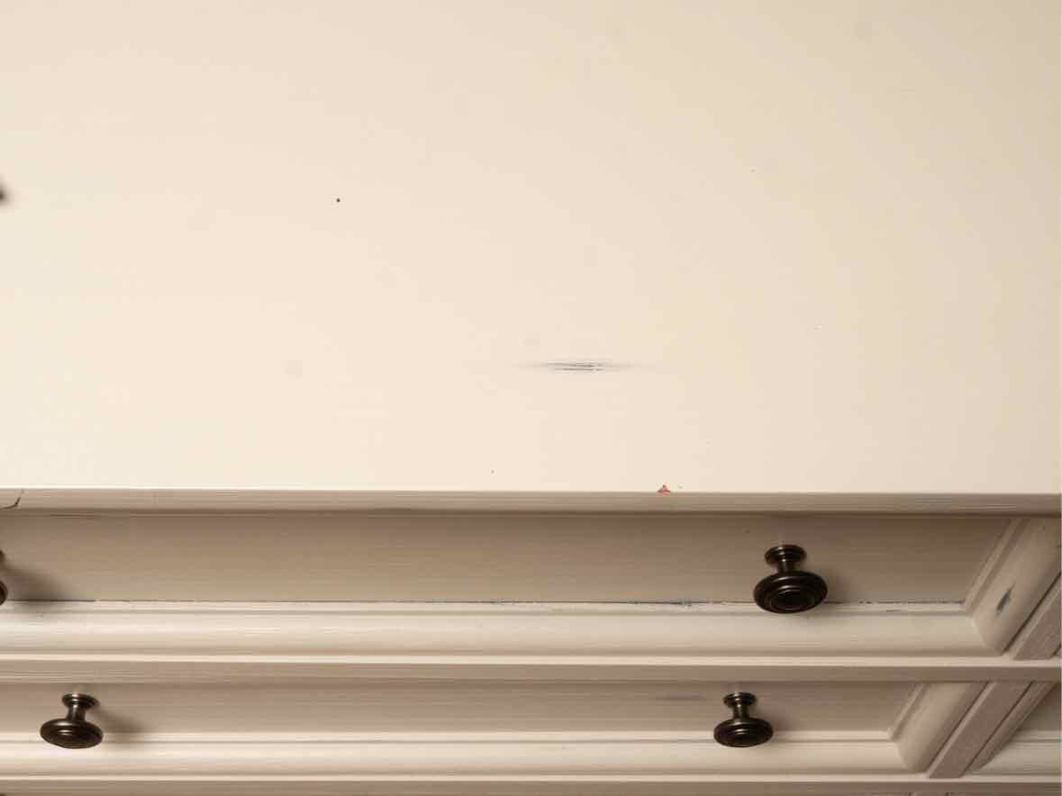 Folio 21 'Hilton Head' Distressed Ivory Finish 8 Drawer Dresser