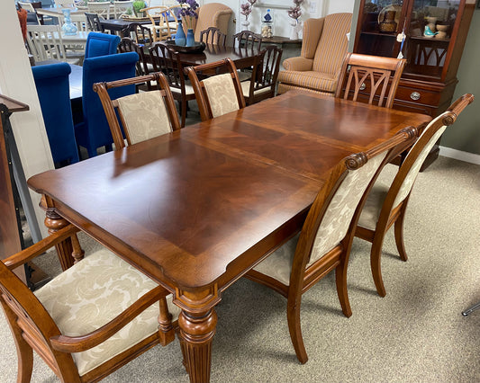 Cherry Finish Expanding Dining Table & Set of 6 Rollback Chairs