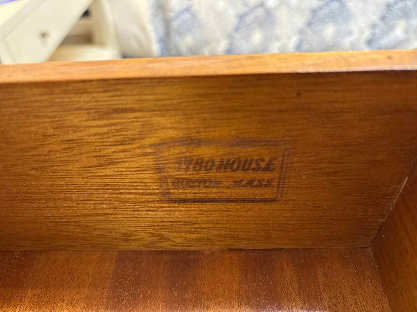 Queen Anne Mahogany 8-Drawer Dresser