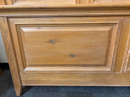 Thomasville 'Nightview' Washed Oak Queen Bed