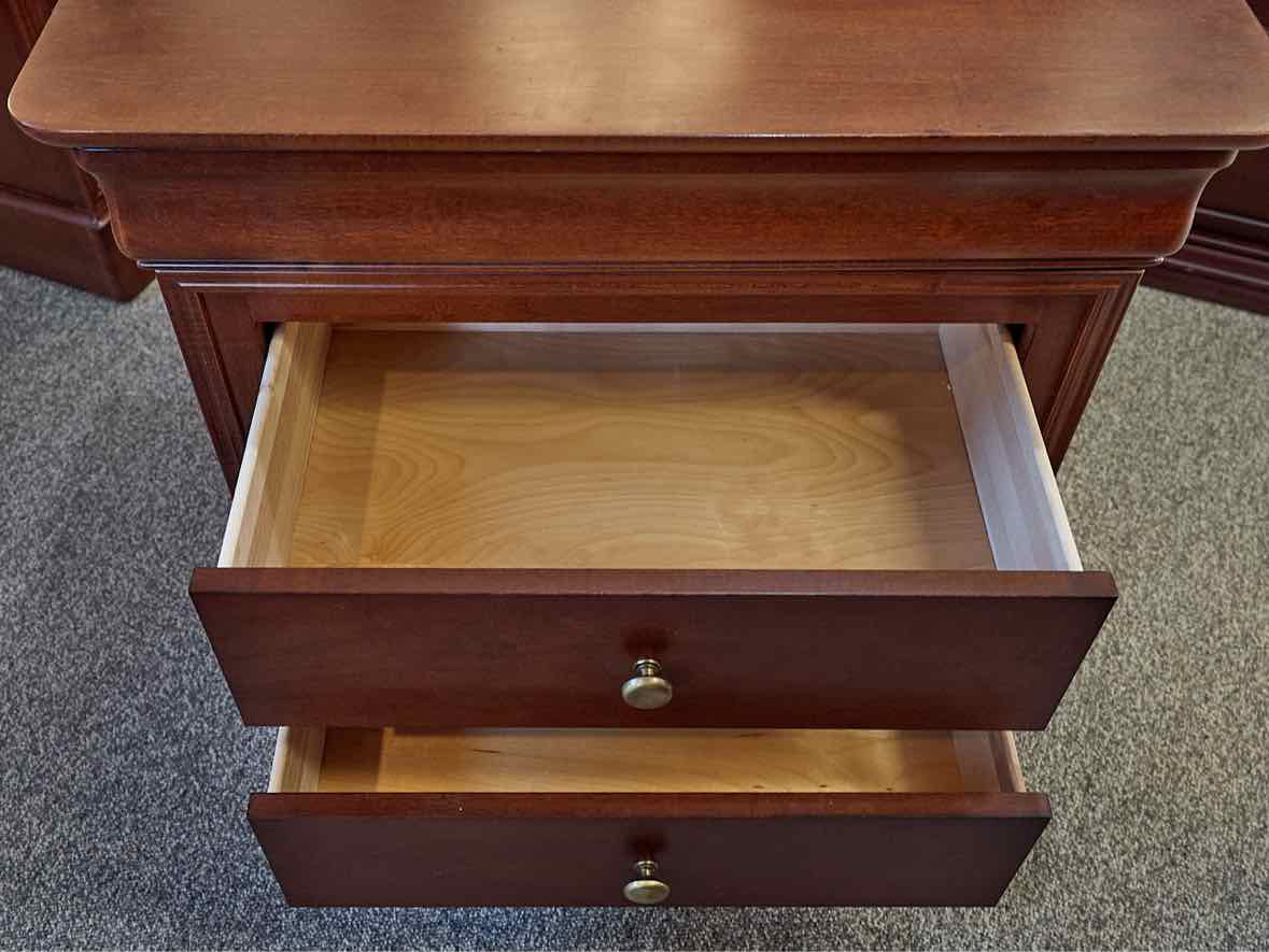 Pair of Louis Phillip Style Nightstands in Cherry/Bourbon Finish