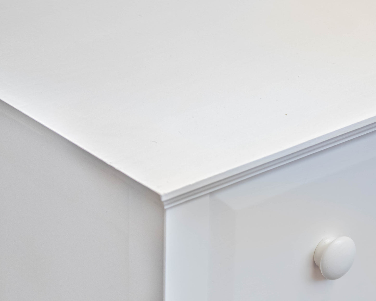 Vermont Tubbs White Finish 3 Drawer  Dresser with Wood Knobs