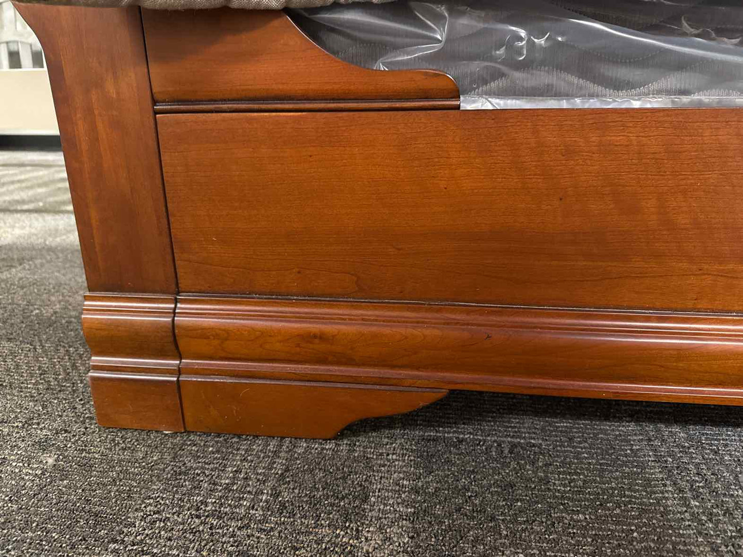 Mastercraft Cherry Queen Sleigh Bed