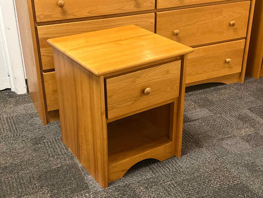 Vermont Tubbs Oak Nightstand