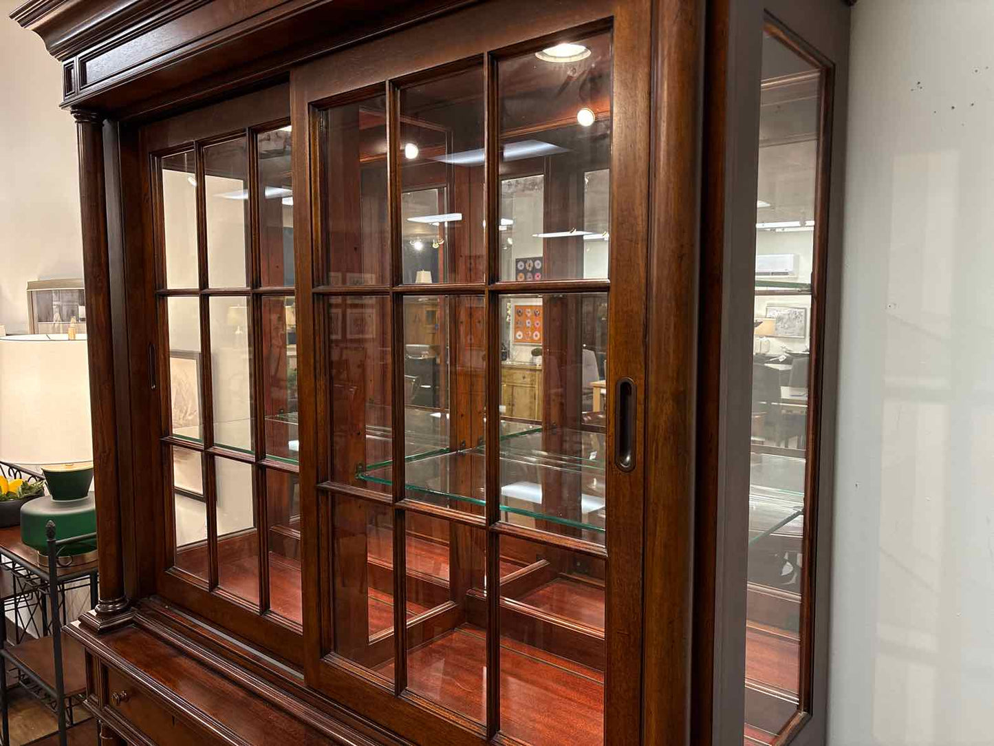Thomasville 'Fredericksburg' Hutch