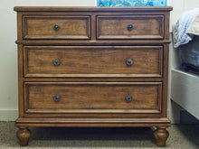 Ethan Allen New Country "Regan' 4 Drawer Accent Chest