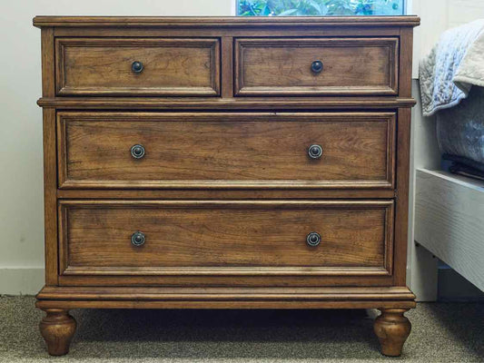 Ethan Allen New Country "Regan' 4 Drawer Accent Chest