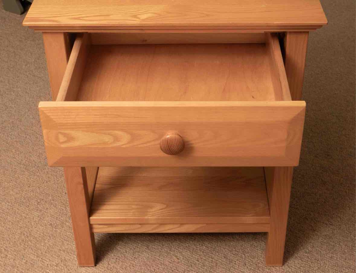 Vaughan Bassett  Honey Oak 1 Drawer & Lower Shelf Nightstand