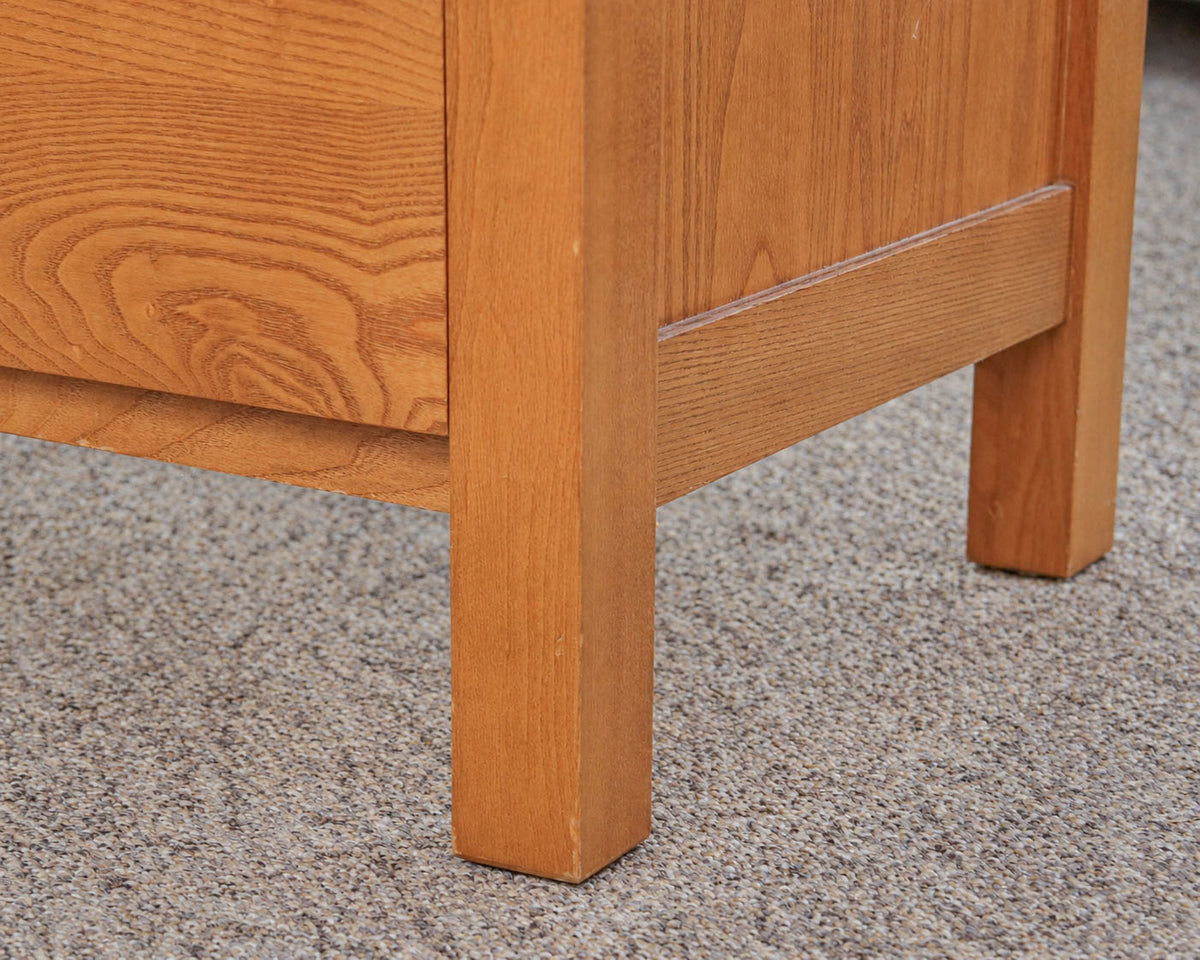 Vermont Tubbs Pair of  Nightstands (3 drawer) in Oak
