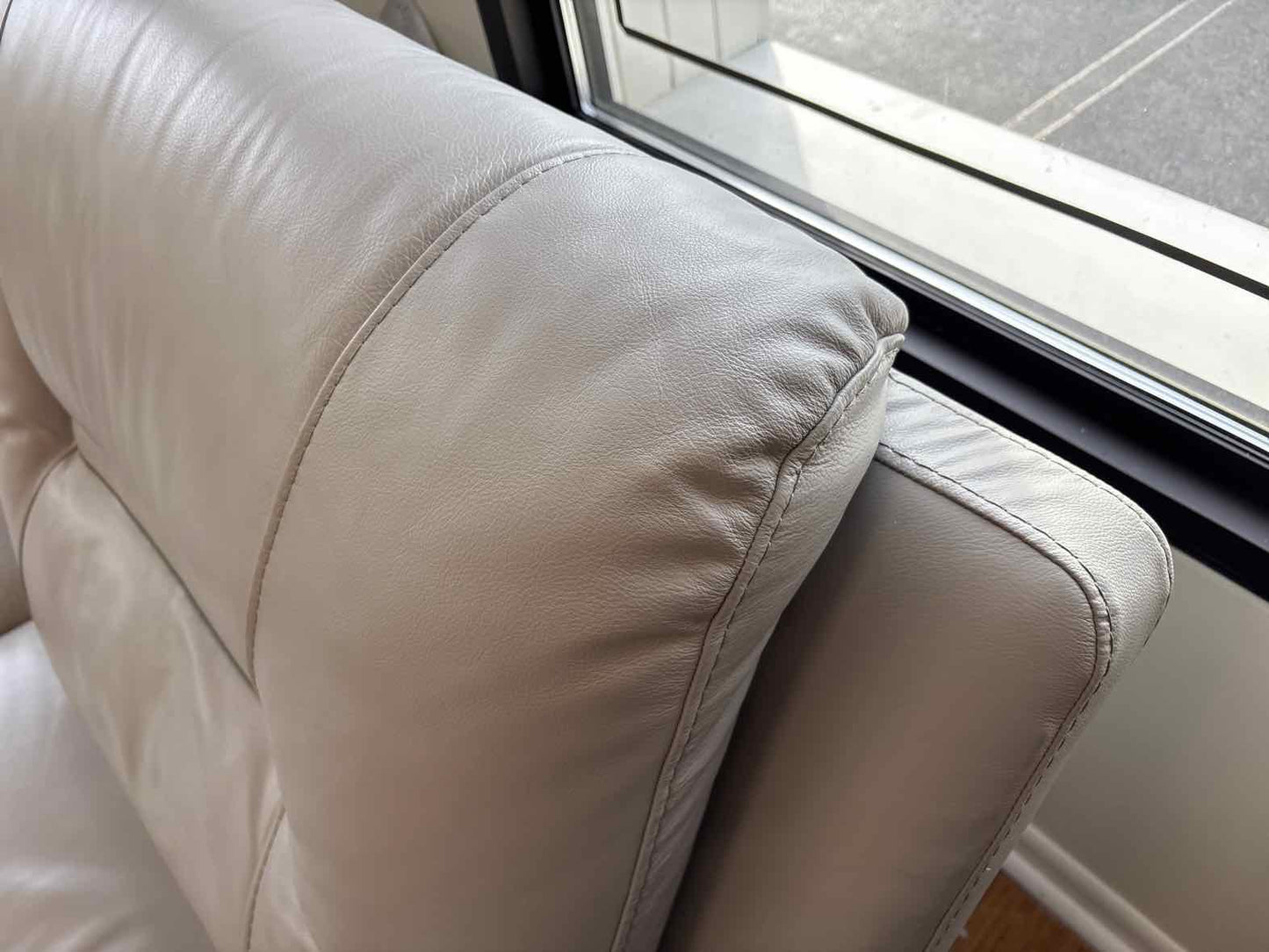 Kuka Home Grey Leather Power Reclining Sectional