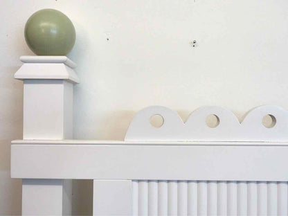 Maine Cottage Queen 'Lizzie' Bed in White & Green
