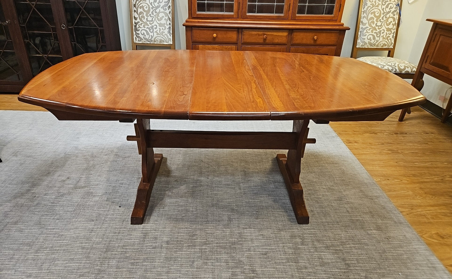 Hunt Furniture 'Hancock' Dining Set w/ 6 Chairs