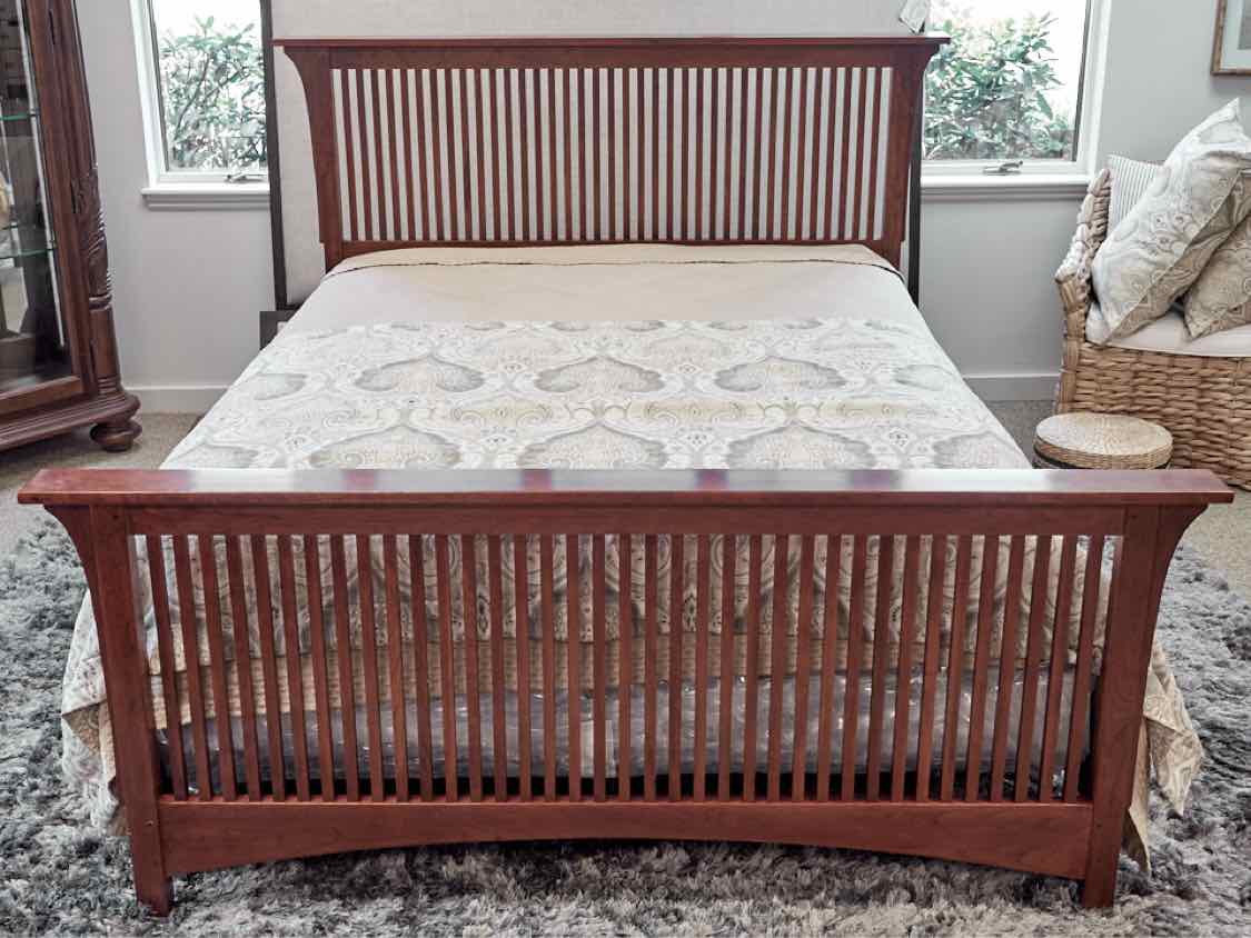 Stickley Queen Mission Cherry Spindle Bed in Bristol Finish