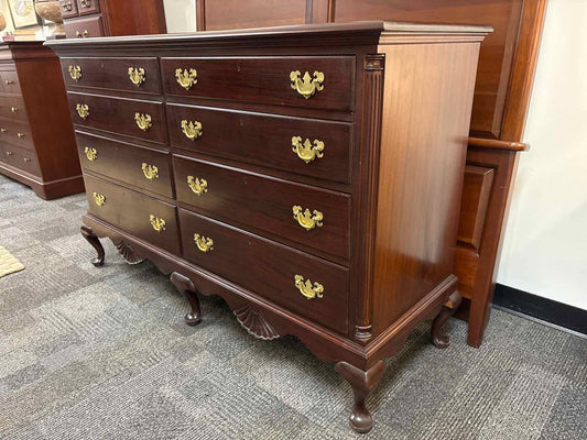 Queen Anne Mahogany 8-Drawer Dresser
