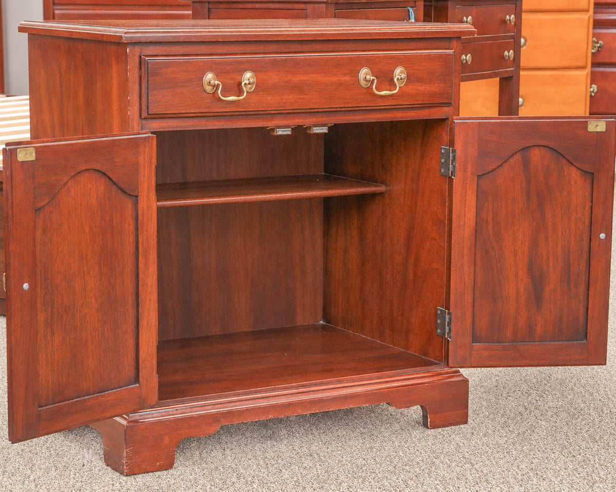 Henkel Harris One Drawer Mahogany Nightstand W/ Two  Doors