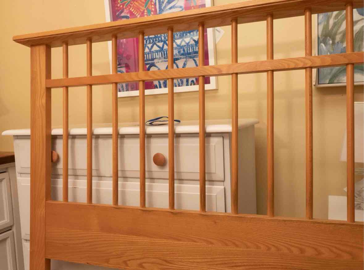 Vaughan Bassett Honey Oak Spindle Back Queen Headboard