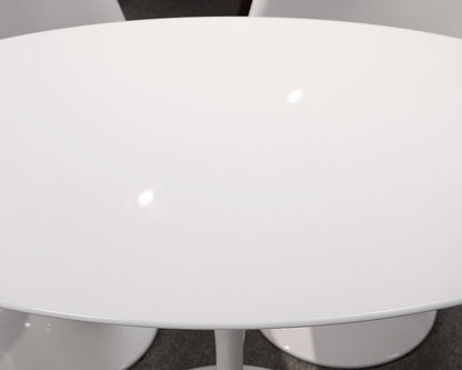 MCM 48" Oval Dining Table With Five Chairs