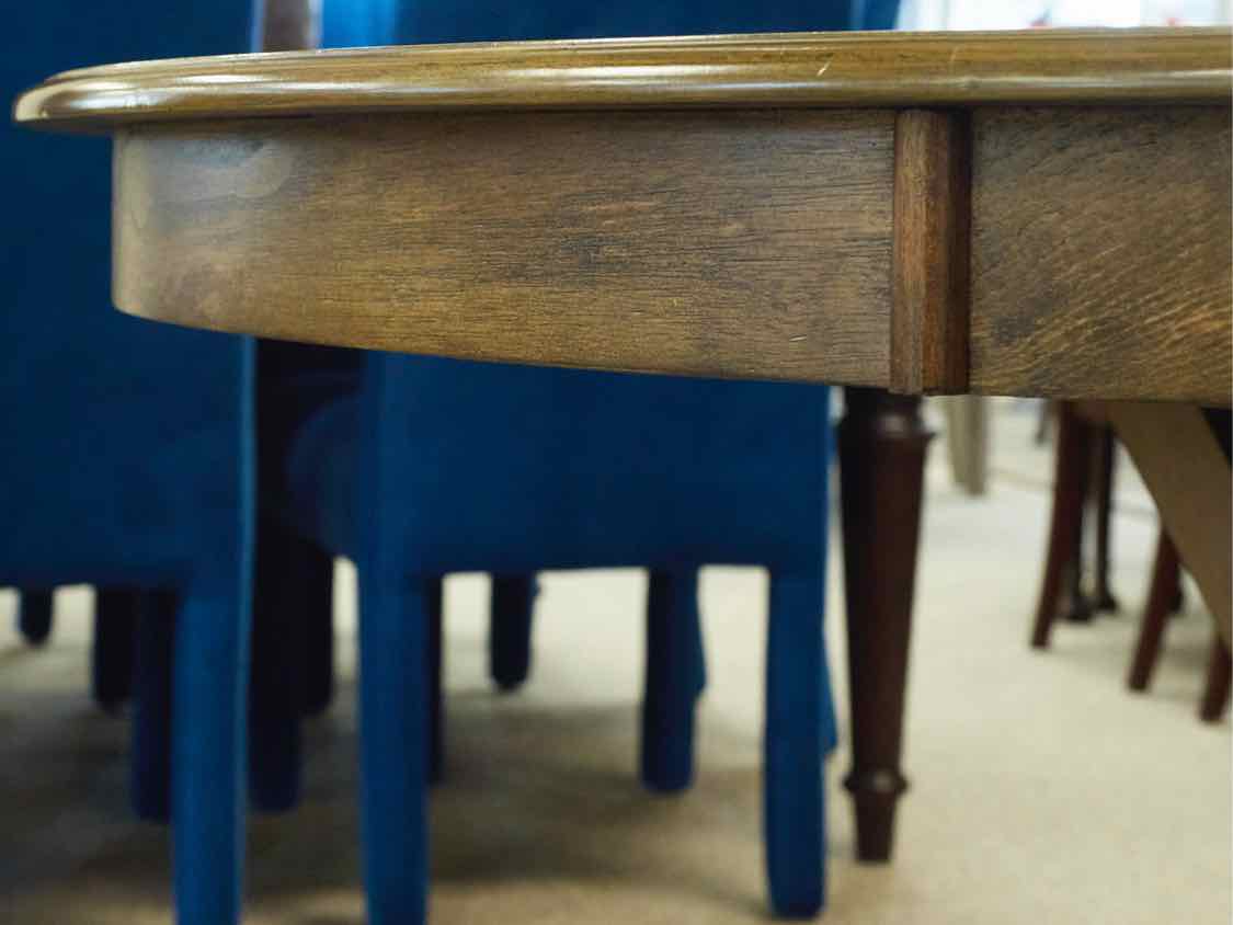 Oak 53" Round Pedestal Table Dining Table