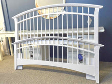 Arch Spindle Arctic White Finish Queen Bed