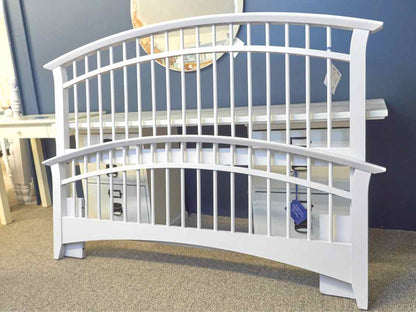 Arch Spindle Arctic White Finish Queen Bed