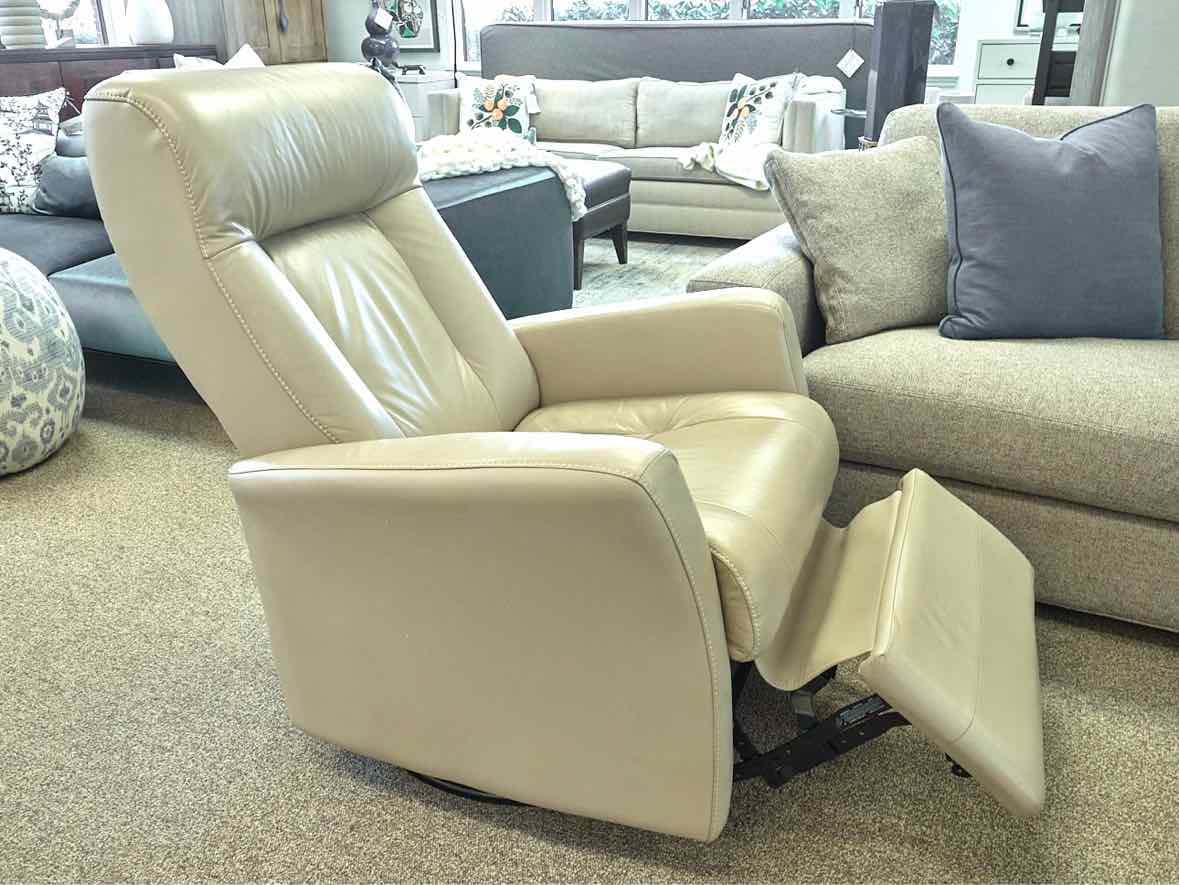 Palliser 'Banff II' Power Swivel Recliner