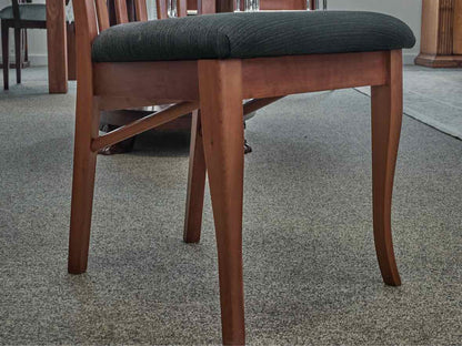 Lyndon Furniture Classic Shaker Flare Leg Table & Set of Chairs in Cherry