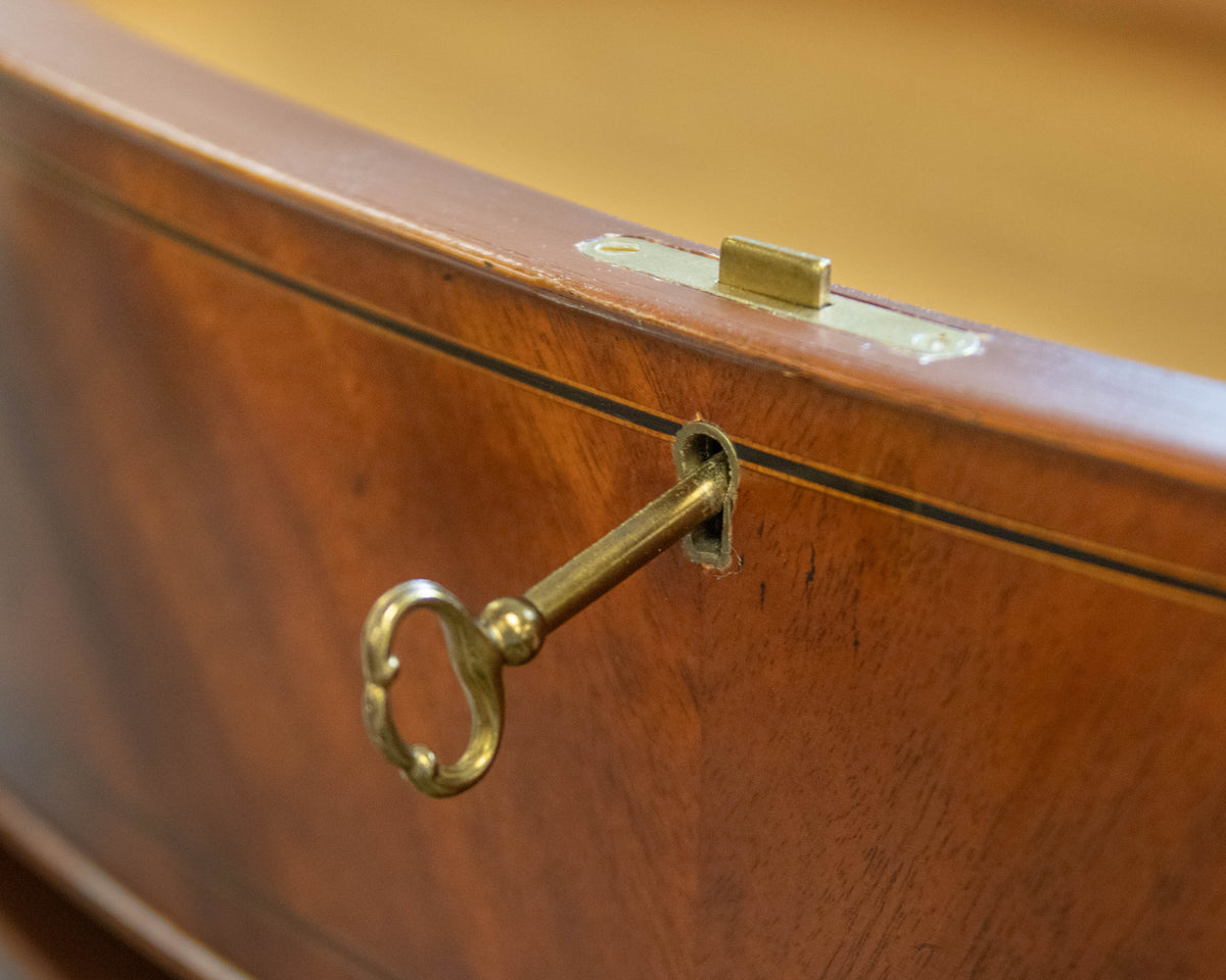 Baker "Historic Charleston" Mahogany Serpentine Bow Front Dresser W/Hepple Pulls