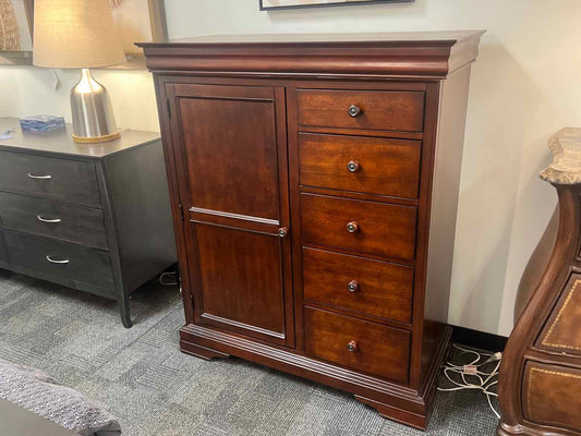 New Classic Furniture 'Versailles' 5-Drawer Chiffenrobe with Cabinet