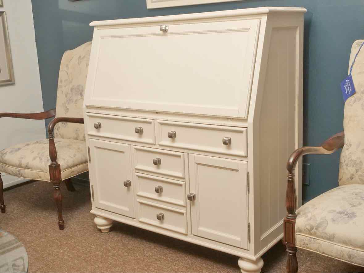 American Drew Ivory Finish 3 Drawer 1 File Drawer  2 Doos Secretary Desk