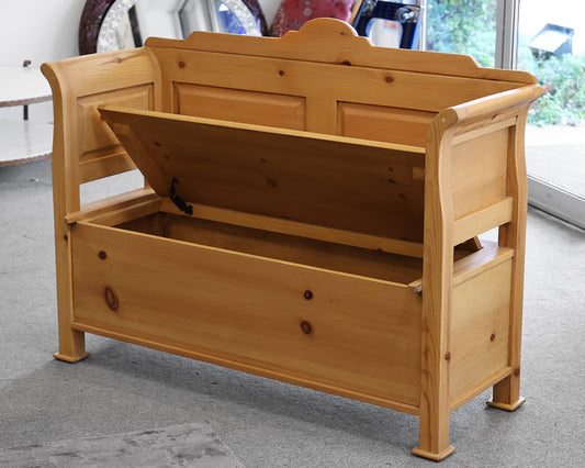Pine English Farmhouse Bench
