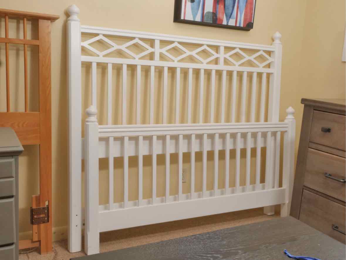 Vermont Tubbs White Finish  Queen Bed
