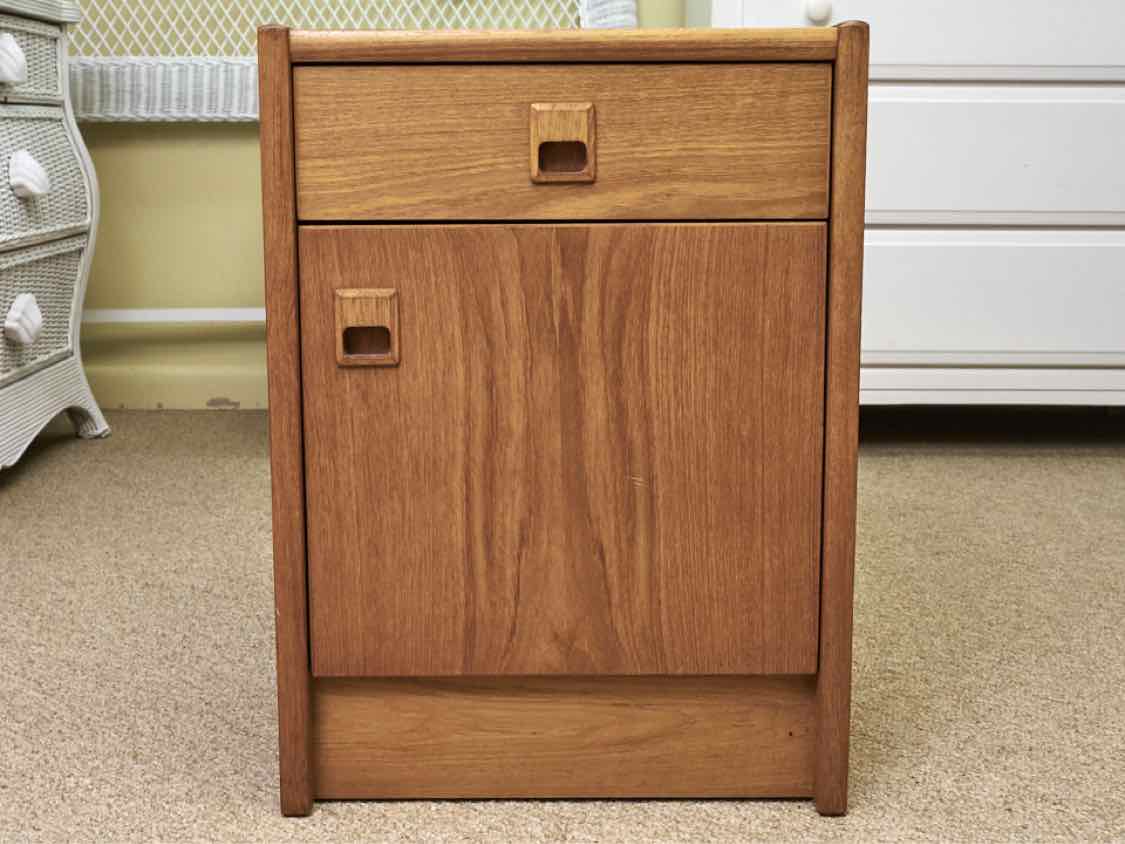 Mid Century Style 1 Drawer 1 Door Teak Nightstand