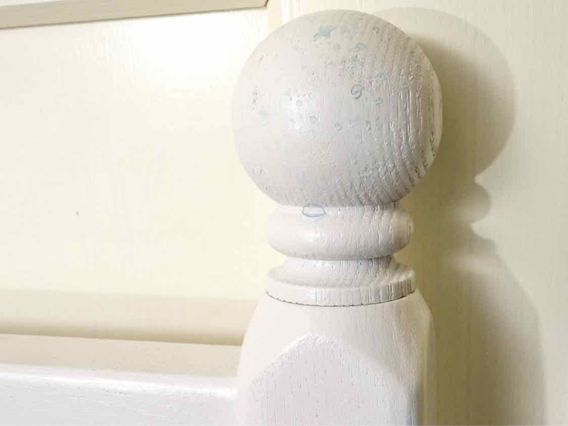 Vermont Tubbs White Finish Spindle  Queen Bed