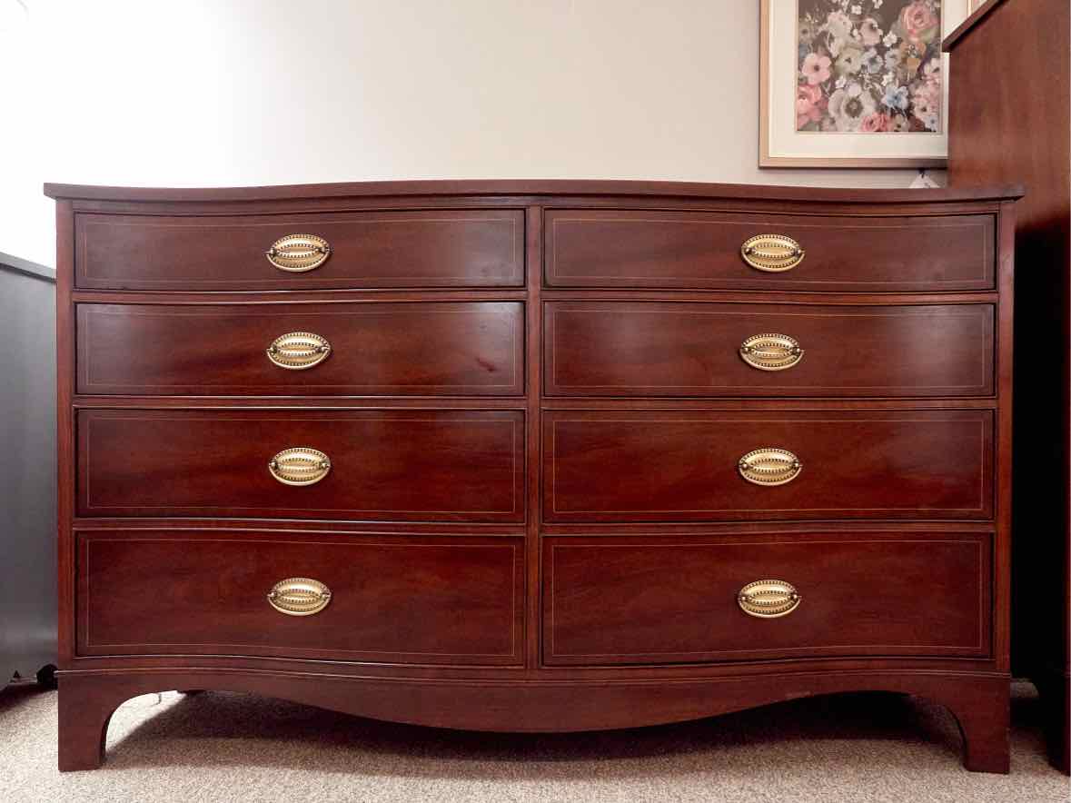Henredon Serpentine Front Mahogany Dresser