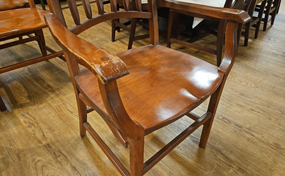 Hunt Furniture 'Hancock' Dining Set w/ 6 Chairs